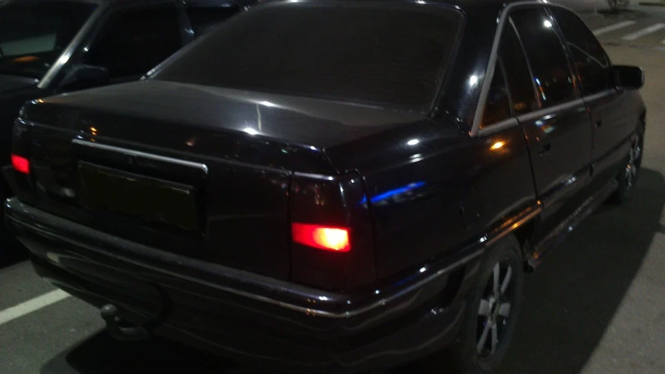 Opel Omega Black Brilliant 2.0 4
