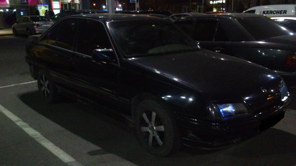 Opel Omega Black Brilliant 2.0 5