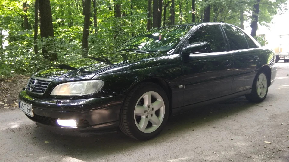 Opel Omega Black V6 2