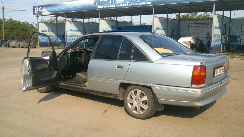 Opel Omega Велике сіре відро 4