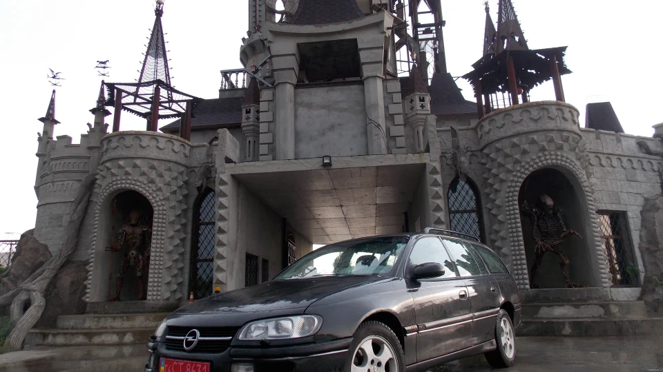 Opel Omega Caravan без молдингів 5
