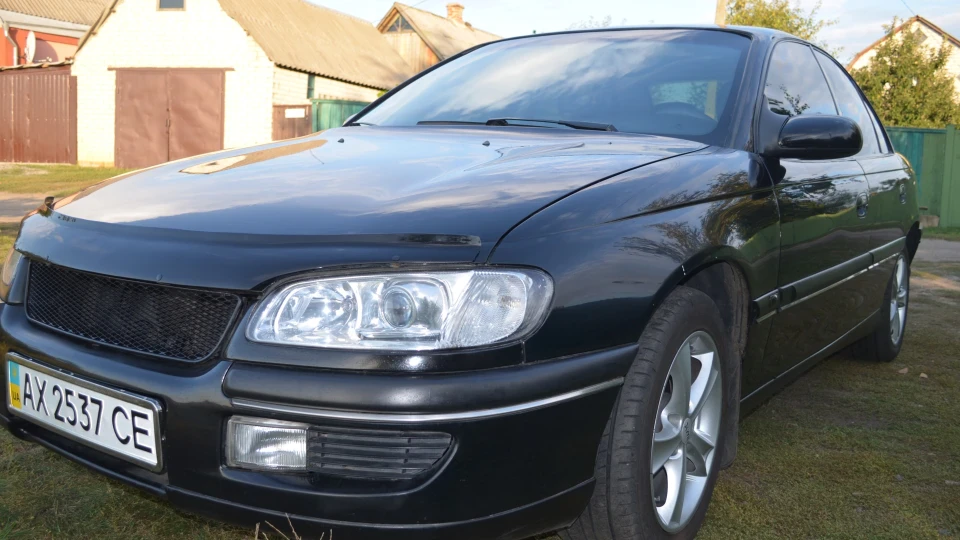 Opel Omega чорний кадилак 2.0 газ 2