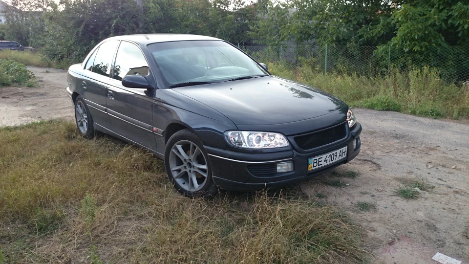 Opel Omega чорний металік 2.0 2