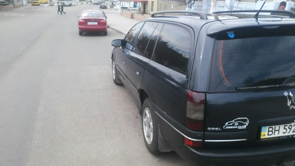 Opel Omega Чорний сарайчик 2