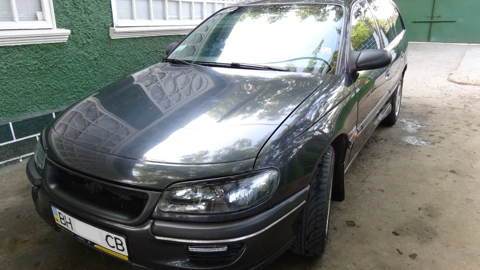 Opel Omega Чорний сарайчик 2