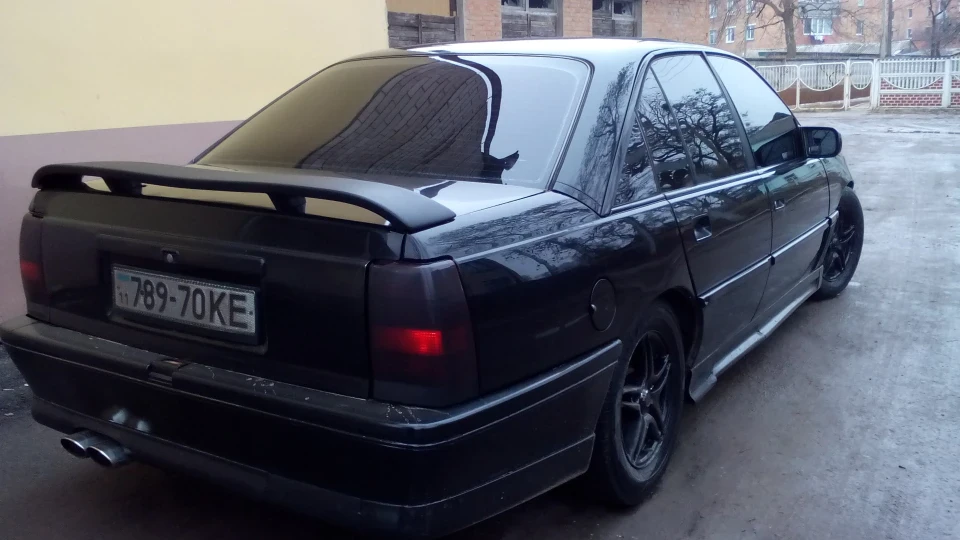 Opel Omega чодкий чорний опель 2