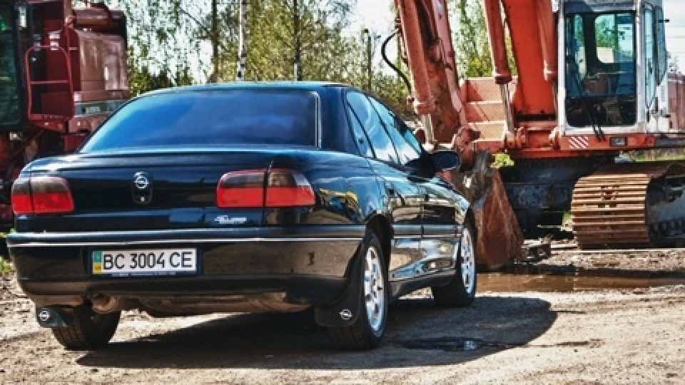 Opel Omega Чорна Блискавка