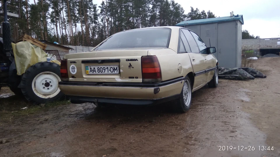 Opel Omega Колір золото, 2.3 дизель 2
