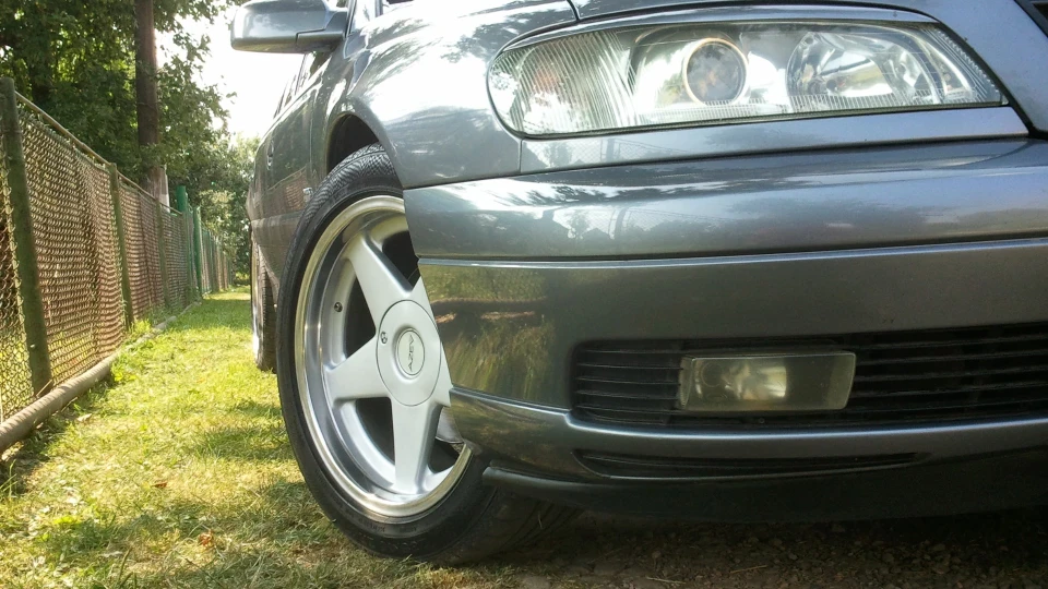Opel Omega диван на колесах