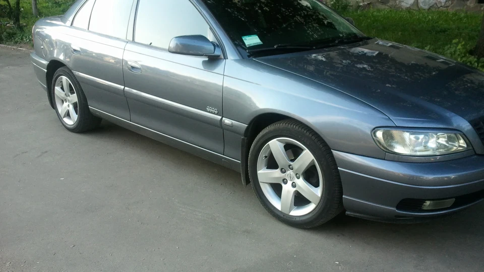 Opel Omega диван на колесах 2