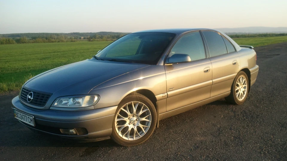Opel Omega диван на колесах 4