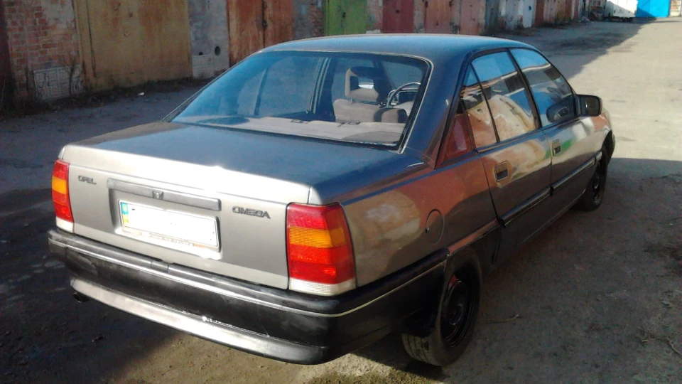 Opel Omega GL 1.8 2