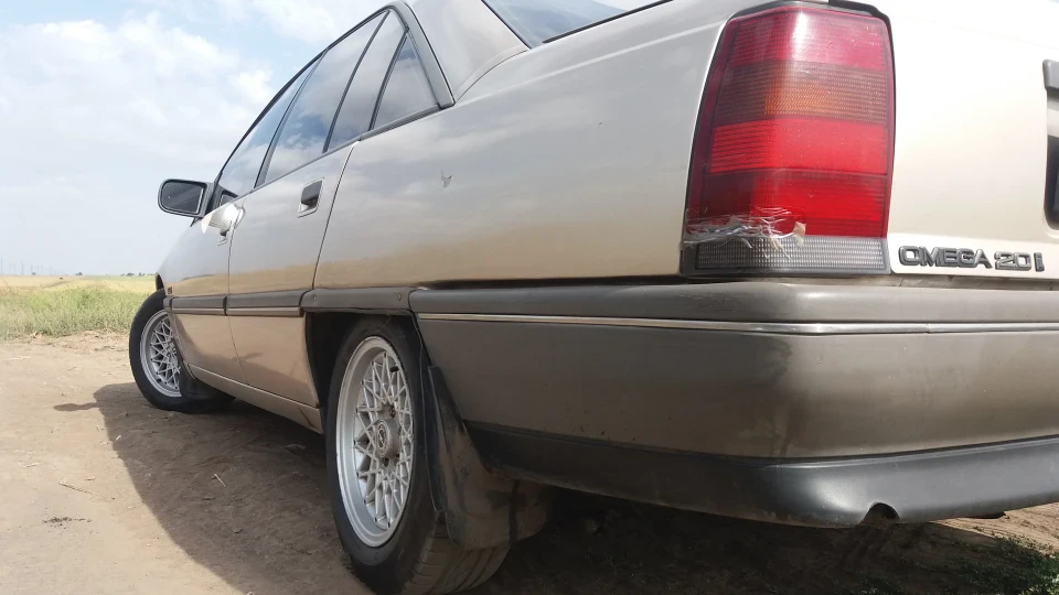 Opel Omega GLS yacht