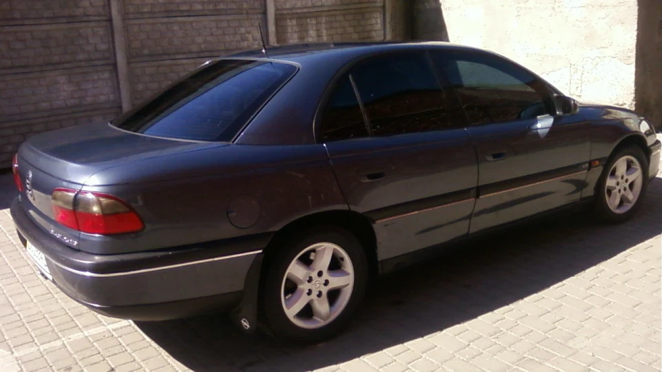 Opel Omega улюблений човен 2