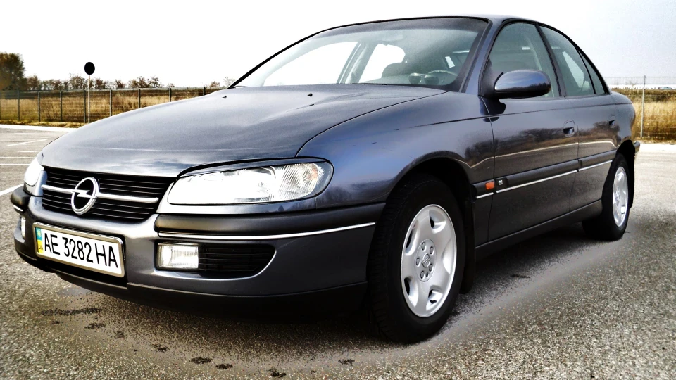 Opel Omega MagicGrau Limousine 2