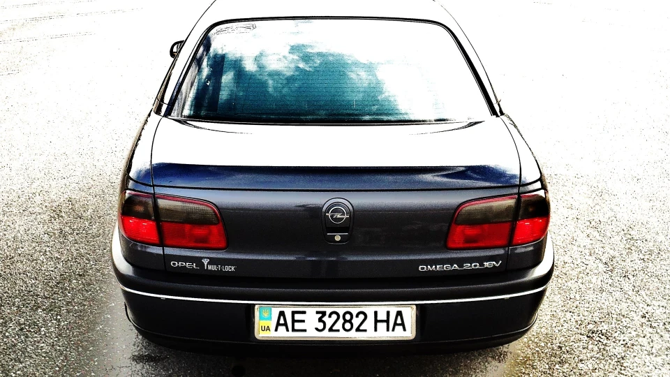 Opel Omega MagicGrau Limousine 3