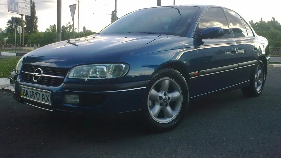 Opel Omega MV6 3.0 синій металік 5