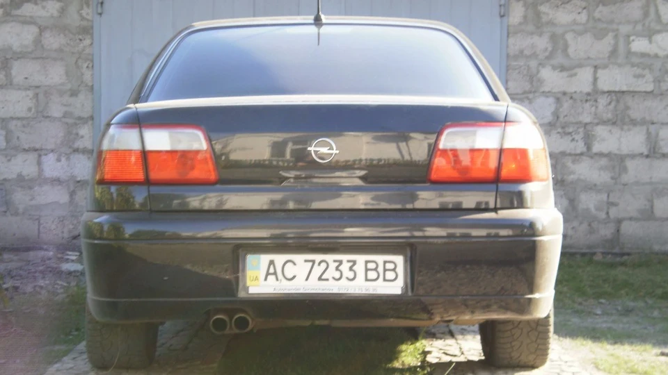Opel Omega MV6 БРЮНЕТКА 2