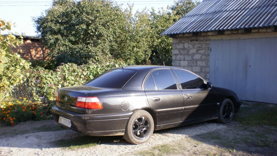 Opel Omega MV6 БРЮНЕТКА 3