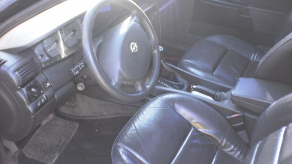 Opel Omega MV6 БРЮНЕТКА 5