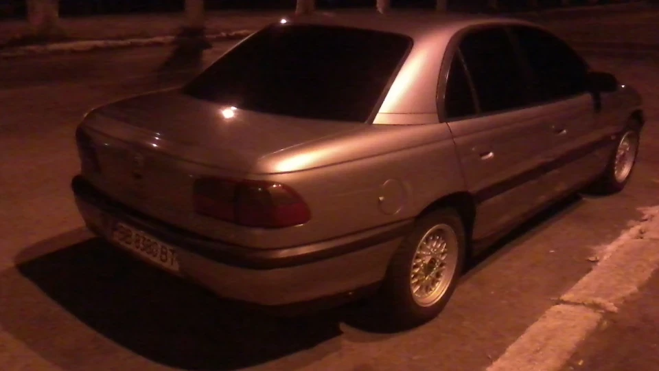 Opel Omega Вогненний 2.2 2