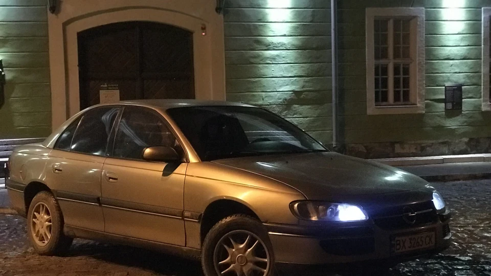 Opel Omega Omega B 2.0 16v 4