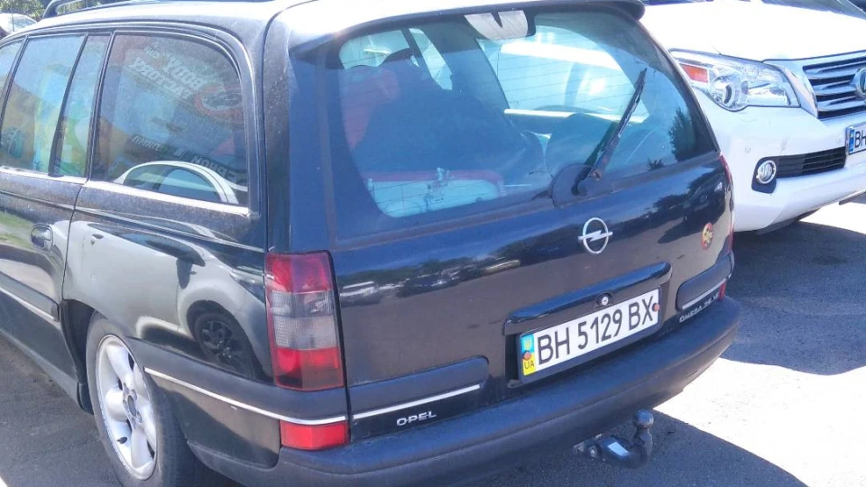 Opel Omega PHANTOM BLACK 3