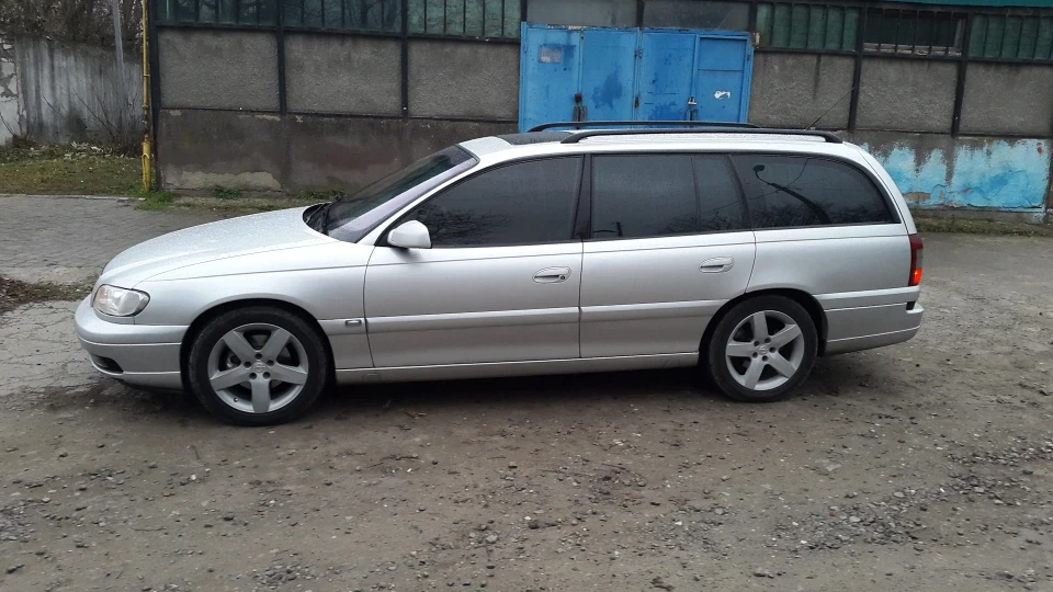 Літак Opel Omega 3
