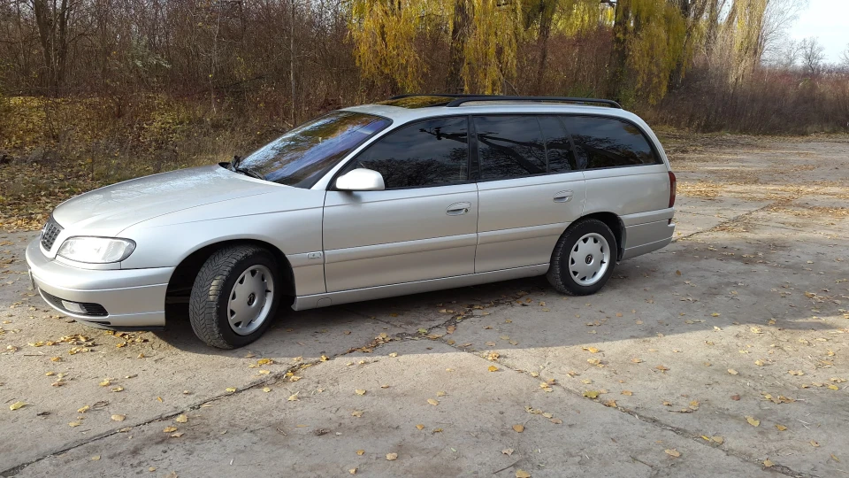 Літак Opel Omega 4