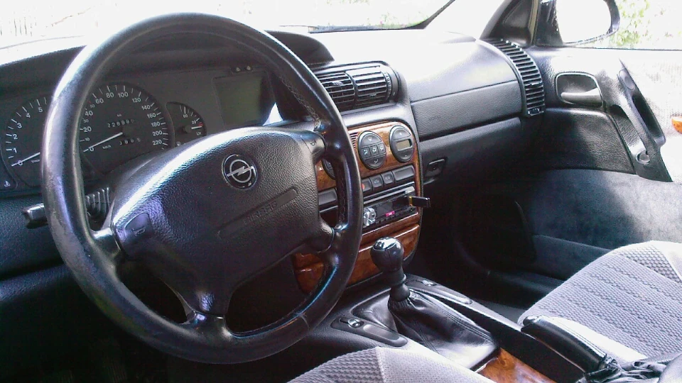 Opel Omega літак 4