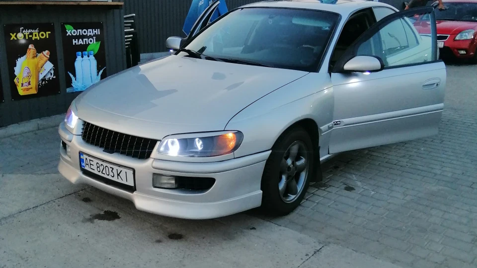 Opel Omega Срібляста бестія x30xe 2