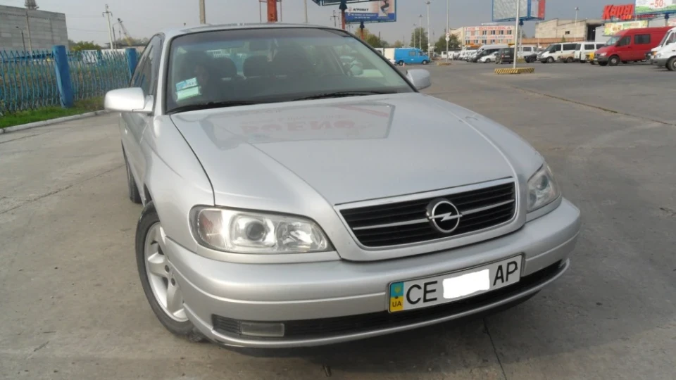 Opel Omega Сріблястий жеребець
