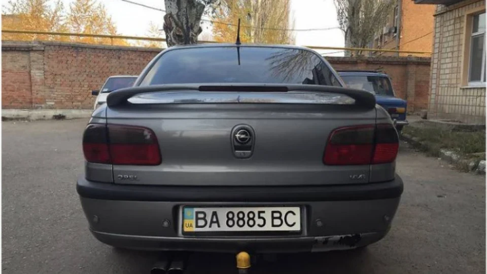 Opel Omega Сірий лайнер 3