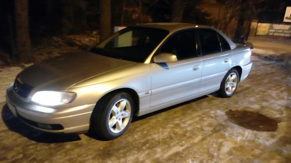Opel Omega Сірий металік 2.2 турбо