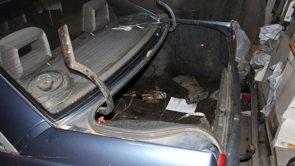 Opel Omega синя баржа))