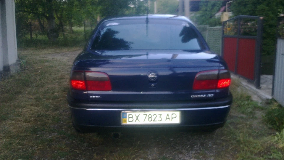 Opel Omega СИНИЙ 2.0 4