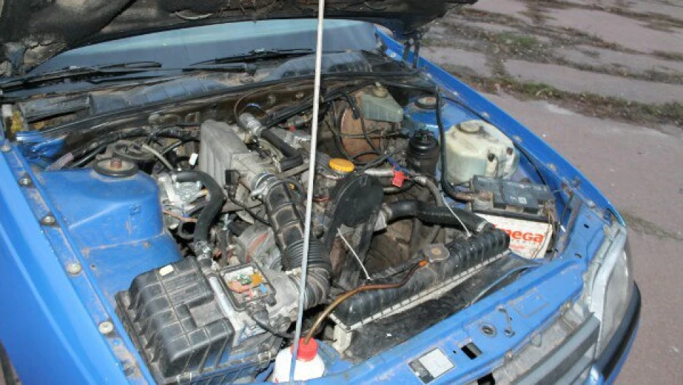 Opel Omega Синій бегемот 2.0 4