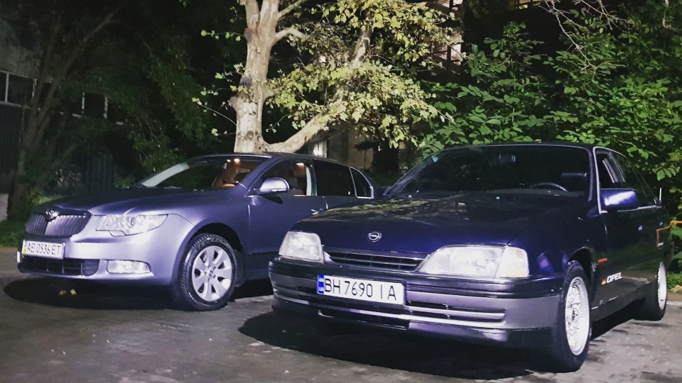 Opel Omega Синій брутальний танк 2