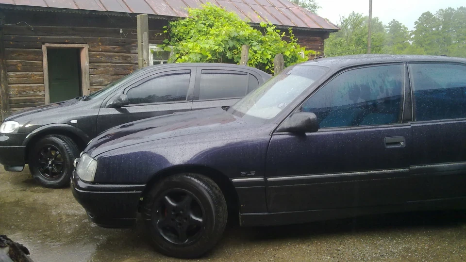 Opel Omega Синій металік 2.0i C20NE 2