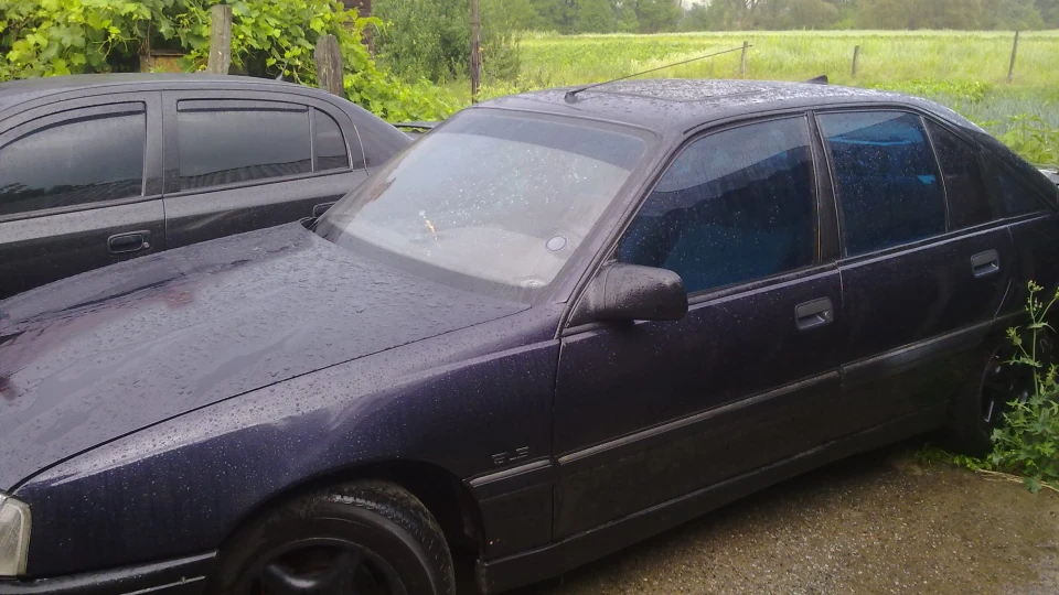 Opel Omega Синій металік 2.0i C20NE 3