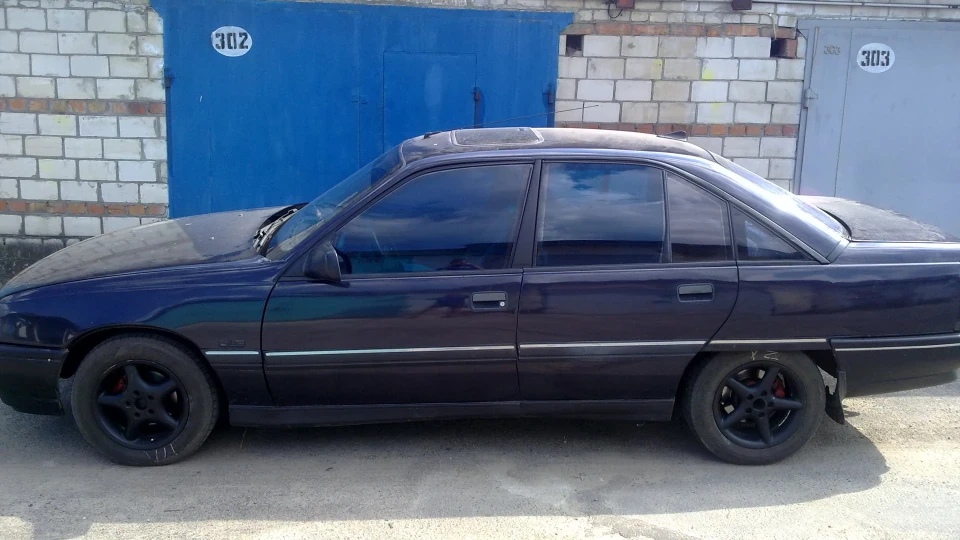 Opel Omega Синій металік 2.0i C20NE 4