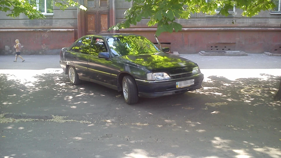 Opel Omega Синій металік 2.0і OHC