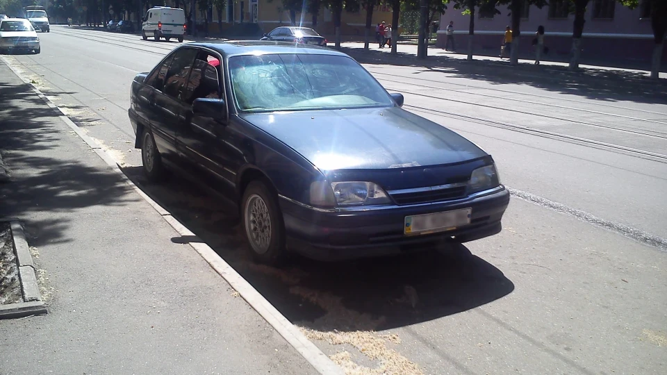 Opel Omega Синій металік 2.0і OHC 2