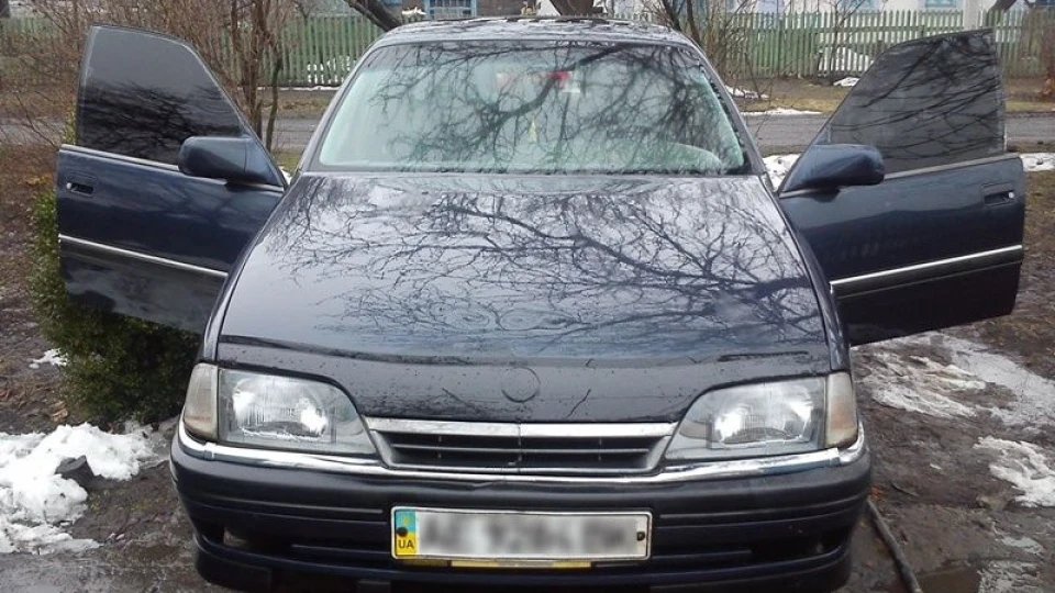 Opel Omega Синій металік 2.0і OHC 3