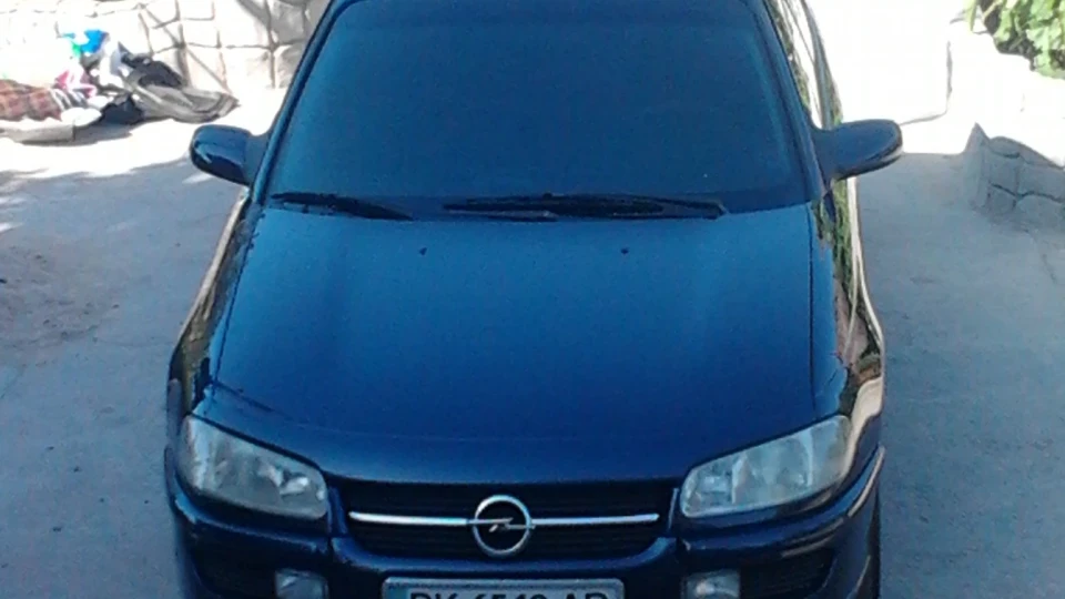 Opel Omega синій металік 3