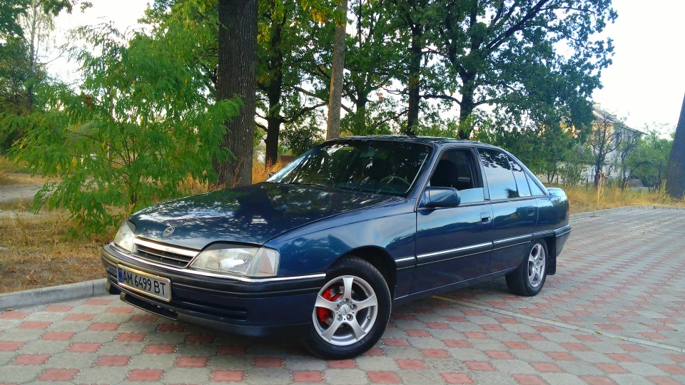 Opel Omega Синій металік 2