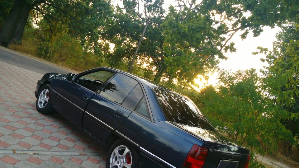Opel Omega Синій металік 3