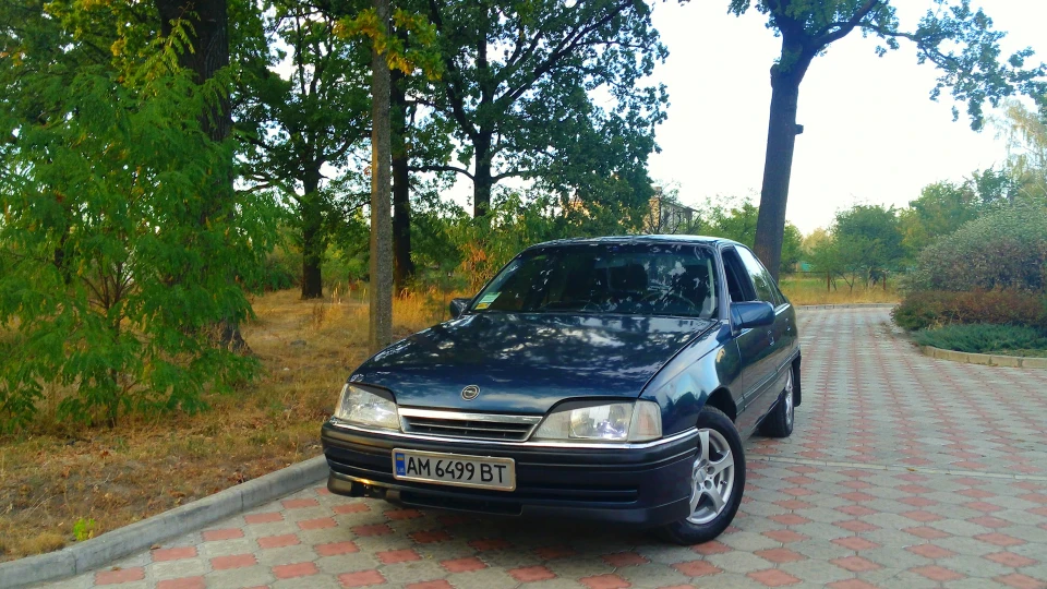 Opel Omega Синій металік 4