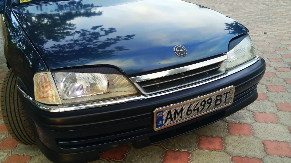 Opel Omega Синій металік 5