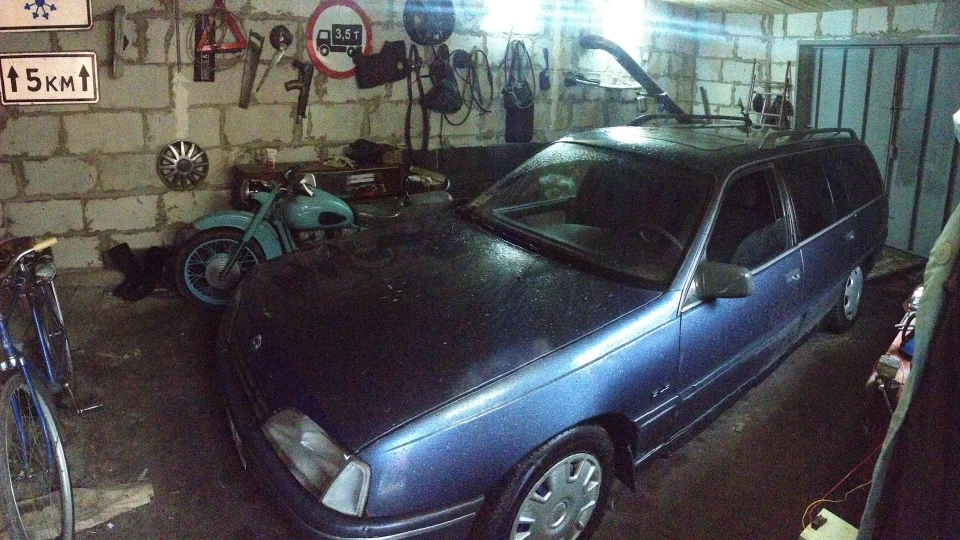 Opel Omega синій МТЗ 2